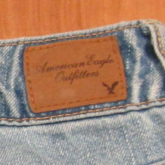 AMERICAN EAGLE Frayed Hem Cuffed Jean Shorts Womens Sz 4 Ripped Destroyed Denim - Picture 7 of 12